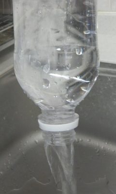 ペットボトルから早く水を出す実験 小学校受験の理英会神奈川ブログ