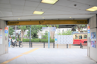 ① みなとみらい線元町・中華街駅5番出口へ。