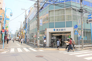 ⑧ 曲がったらこのような景色です。そのまま少し進みます。